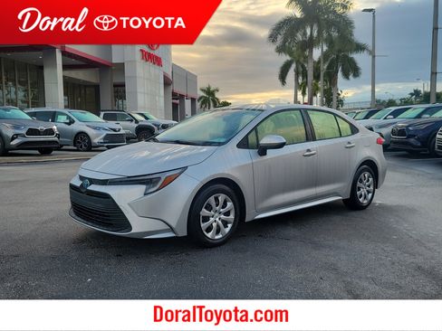Used 2025 Toyota Corolla LE image 1