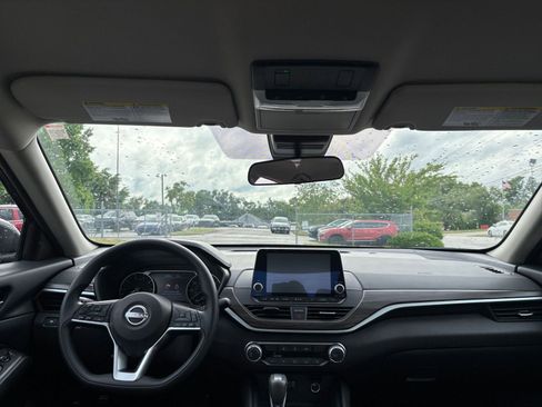 Used 2025 Nissan Altima 2.5 SV FWD image 36