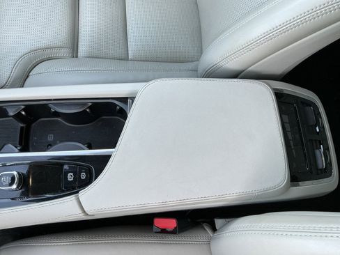 Used 2023 Volvo XC90 B6 Ultimate w/ Lounge Package AWD/4WD image 11