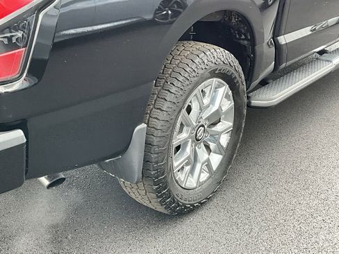 Used 2020 Nissan Titan SL w/ Moonroof Package image 15