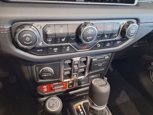 New 2025 Jeep Wrangler Unlimited Rubicon 392 image 25