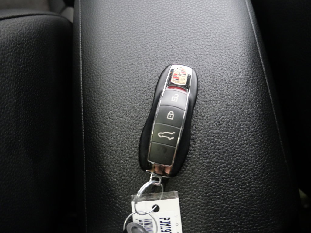 Used 2021 Porsche Macan AWD/4WD image 30