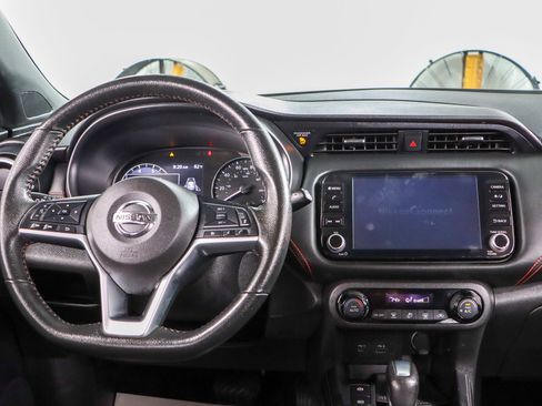 Used 2021 Nissan Kicks SR image 17