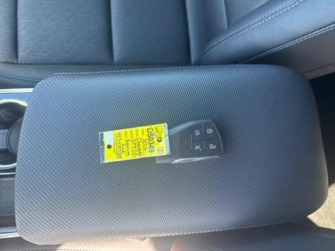 Used 2026 Chevrolet Equinox LT w/ Convenience Package II AWD/4WD image 32