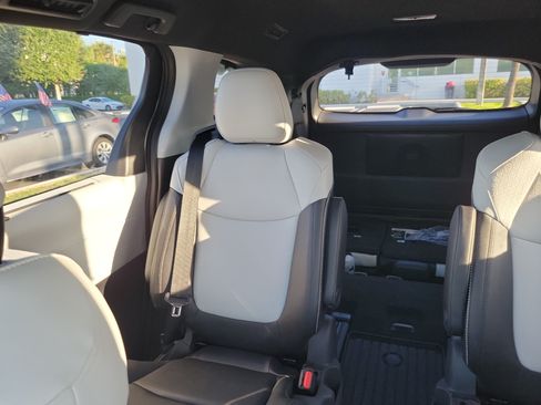 Used 2026 Toyota Sienna XSE FWD image 20