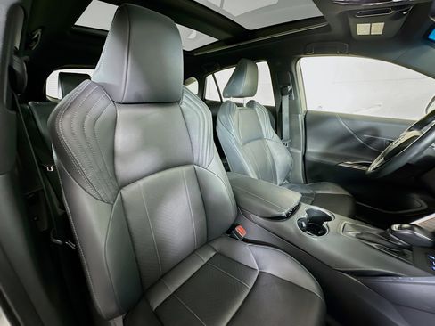 Used 2021 Toyota Venza Limited w/ Carpet Mat Package (TMS) image 26