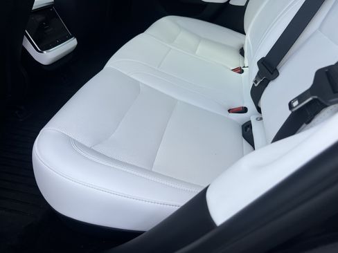 Used 2024 Tesla Model S AWD/4WD image 30