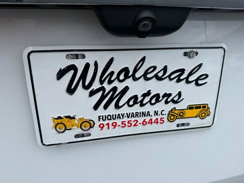 Used 2020 Ford Explorer XLT w/ Equipment Group 202A AWD/4WD image 34