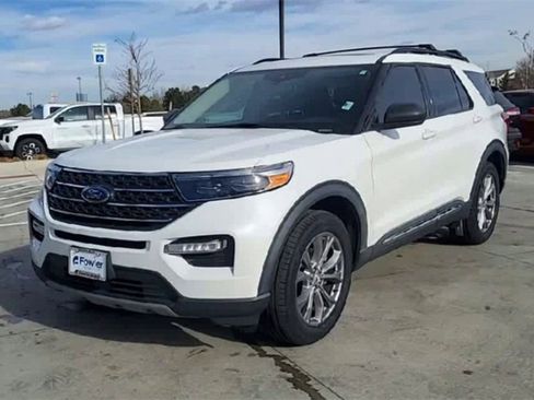 Used 2022 Ford Explorer XLT w/ Equipment Group 202A image 5