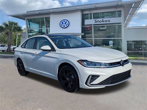 New 2026 Volkswagen Jetta SE image 2