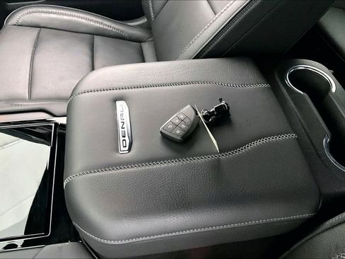 Used 2025 GMC Yukon Denali image 14