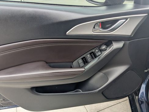 Used 2018 MAZDA MAZDA3 Touring image 13
