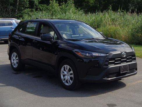 Used 2026 Toyota Corolla Cross L AWD/4WD image 3