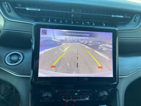 Used 2022 Jeep Grand Cherokee Limited image 22