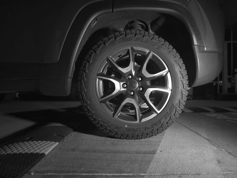 Used 2025 Jeep Compass Trailhawk image 14