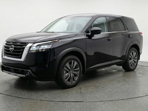Used 2025 Nissan Pathfinder SV FWD image 3