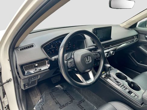Used 2022 Honda Civic Touring image 9