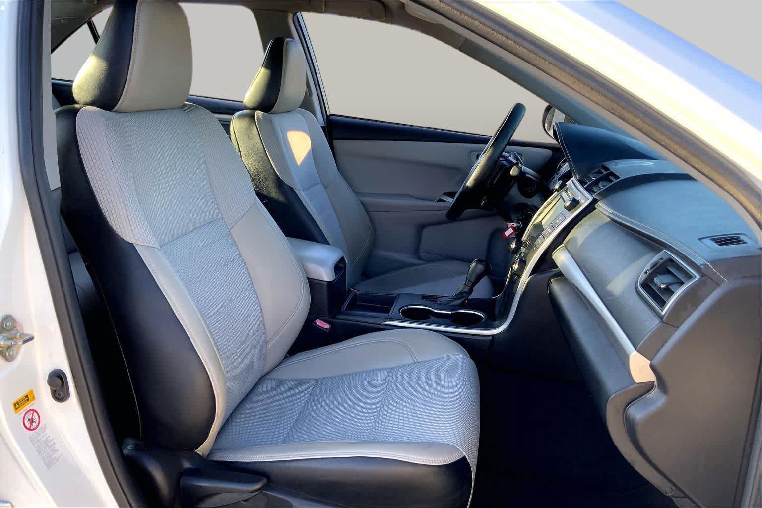 Used 2016 Toyota Camry SE FWD image 8