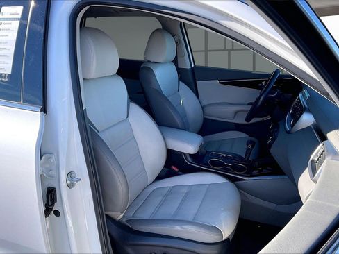Used 2019 Kia Sorento SX image 30