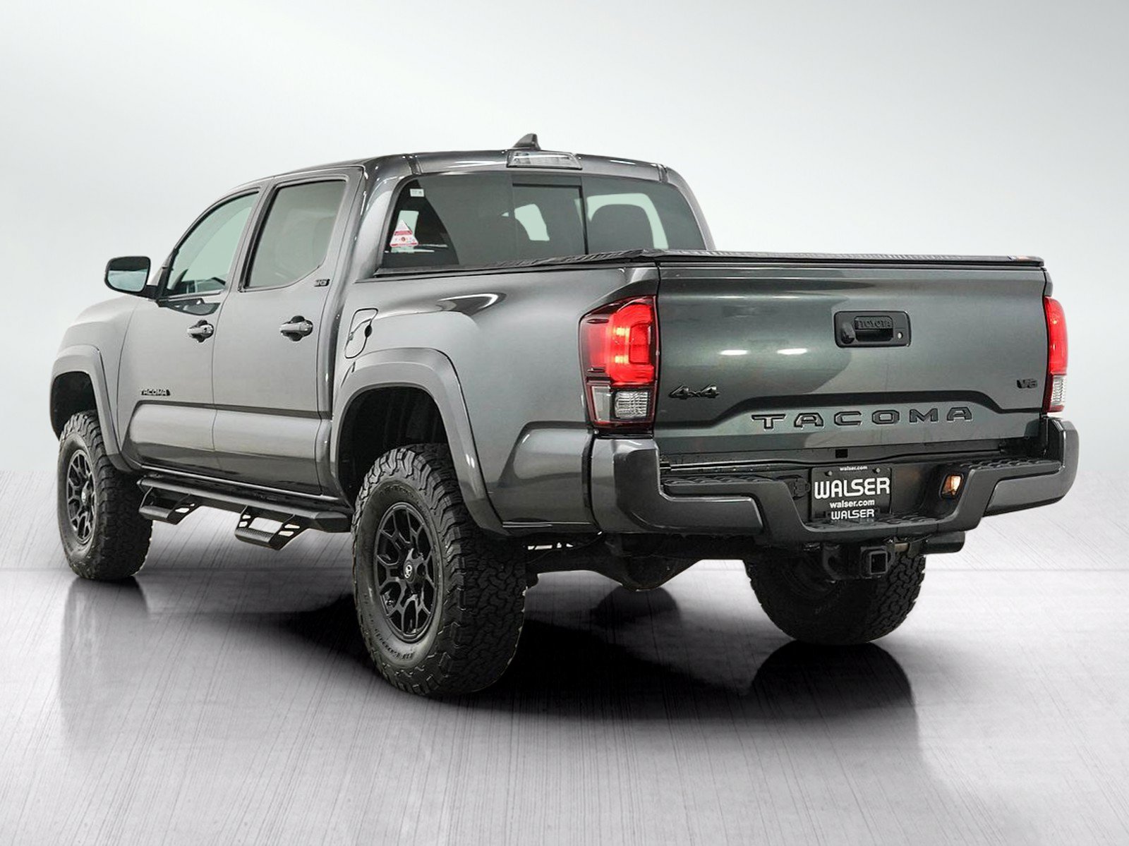 Used 2021 Toyota Tacoma SR5 w/ Technology Package AWD/4WD image 3
