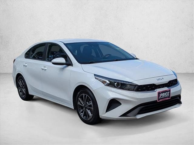 Used 2024 Kia Forte LXS FWD image 3