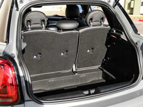 Used 2022 MINI Cooper 4-Door Hardtop w/ Signature Upholstery Package image 48