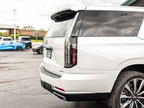 Used 2025 Cadillac Escalade ESV Premium Luxury w/ Touring Package AWD/4WD image 14