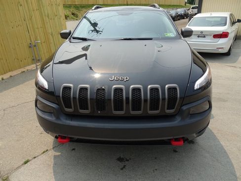 Used 2017 Jeep Cherokee Trailhawk w/ Cold Weather Group AWD/4WD image 2