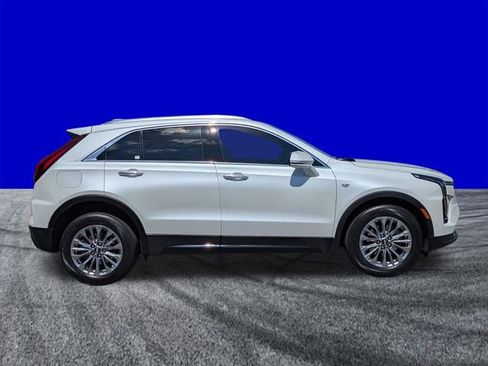 Used 2024 Cadillac XT4 Premium Luxury FWD image 3