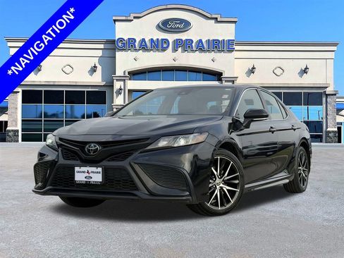 Used 2023 Toyota Camry SE image 1