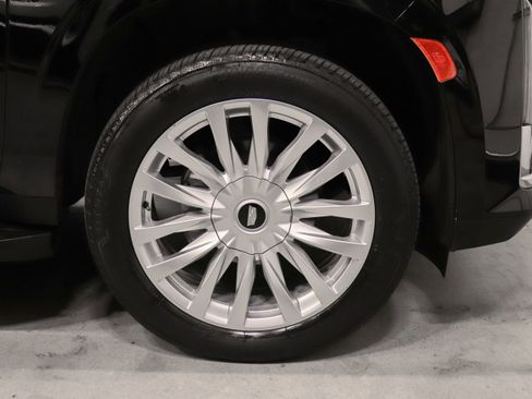 Certified 2022 Cadillac Escalade ESV Luxury AWD/4WD image 9