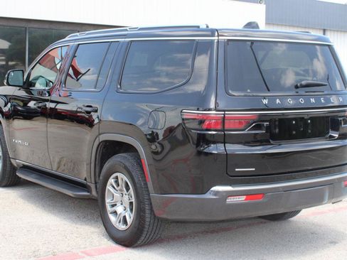 Used 2022 Jeep Wagoneer Series I AWD/4WD image 4