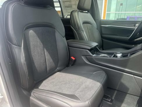 New 2026 Jeep Grand Cherokee Altitude RWD image 12