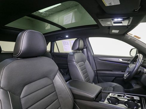 Used 2024 Volkswagen Atlas Cross Sport SEL R-Line image 22