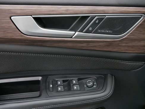 Certified 2024 Volkswagen Atlas SEL Premium R-Line image 19