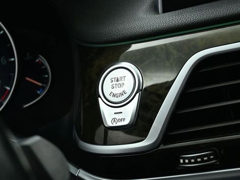 Used 2019 BMW 750i image 40