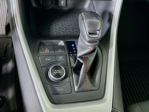 Used 2021 Toyota RAV4 SE image 24