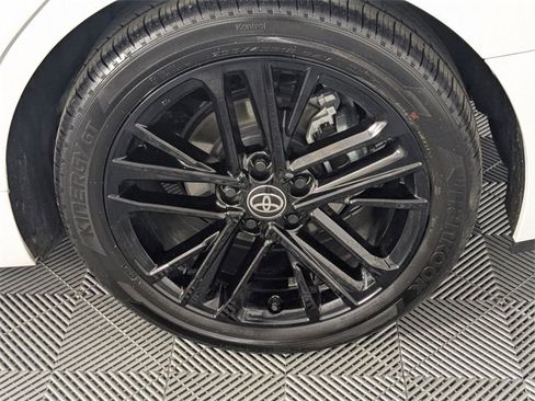 Used 2025 Toyota Camry SE image 8