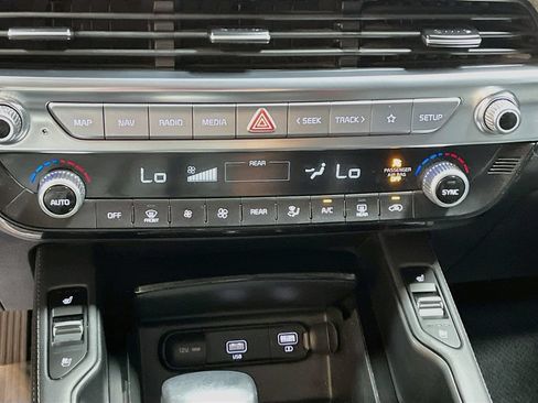 Used 2021 Kia Telluride EX w/ EX Premium Package AWD/4WD image 16