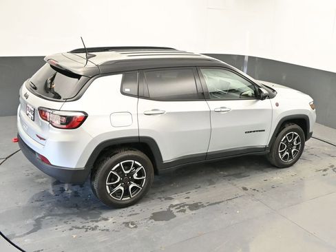 Used 2025 Jeep Compass Trailhawk AWD/4WD image 44