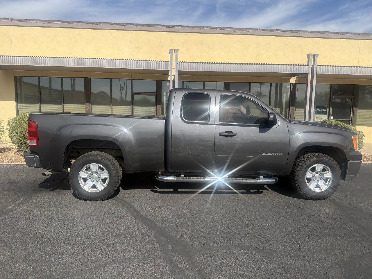 Used 2010 GMC Sierra 1500 SL RWD image 11