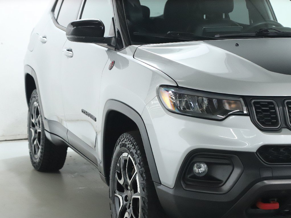 Used 2025 Jeep Compass Trailhawk AWD/4WD image 8