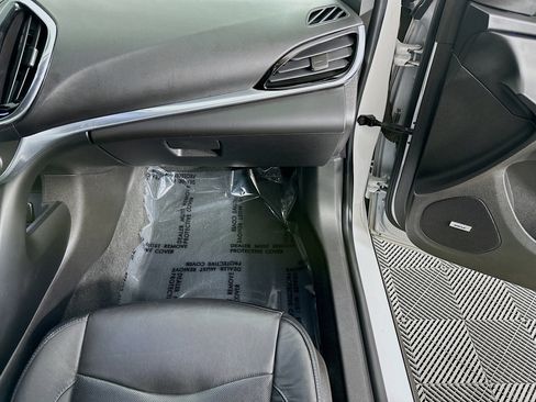 Used 2017 Chevrolet Volt Premier w/ Driver Confidence II Package image 33