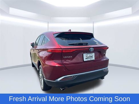 Used 2023 Toyota Venza XLE AWD/4WD image 5