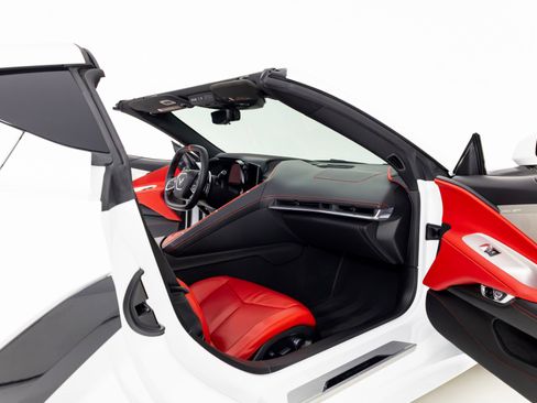 Used 2021 Chevrolet Corvette 2LT w/ Engine Appearance Package image 32