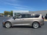 Used 2017 Chrysler Pacifica Touring-L Plus w/ Tire & Wheel Group image 4