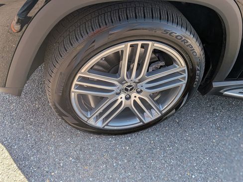 Certified 2025 Mercedes-Benz GLS 450 4MATIC image 11