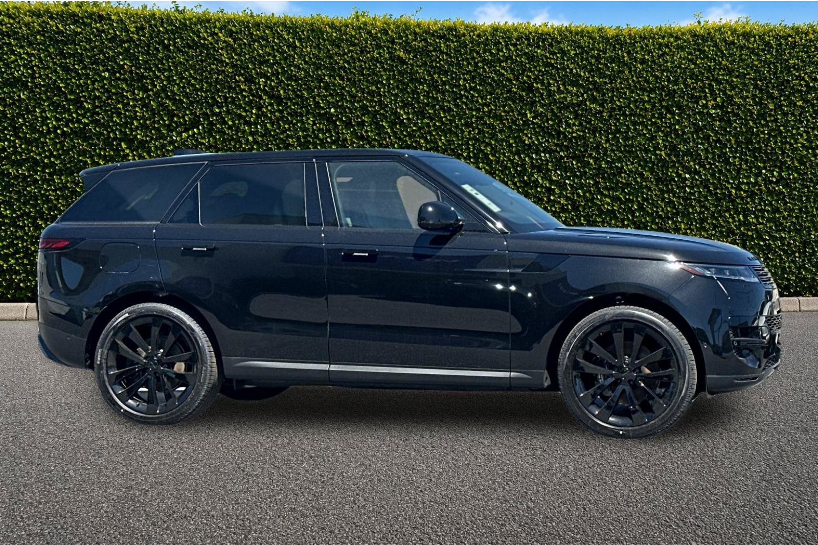 Used 2026 Land Rover Range Rover Sport SE AWD/4WD image 3