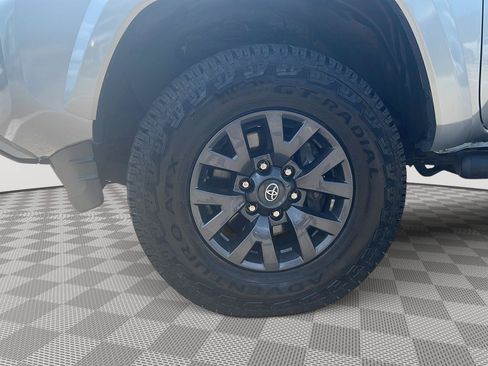 Used 2023 Toyota Tacoma SR5 AWD/4WD image 9