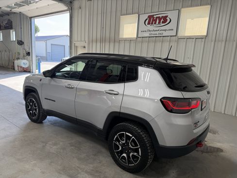Used 2025 Jeep Compass Trailhawk w/ Trailhawk Elite Group AWD/4WD image 14